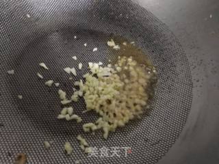 油菜炒虾皮的做法步骤：3
