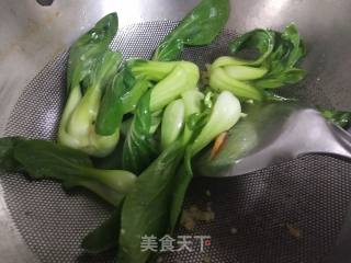 油菜炒虾皮的做法步骤：4