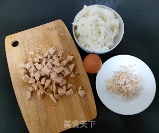 蛋炒饭的做法步骤：1