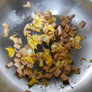 蛋炒饭的做法步骤：4