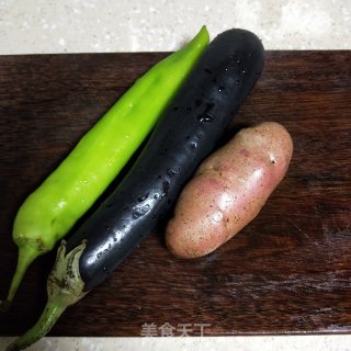 地三鲜的做法步骤：1