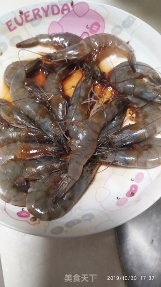 洋葱炒虾的做法步骤：1