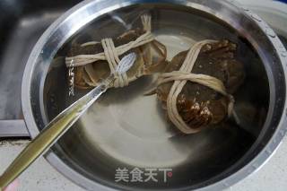 葱姜炒大闸蟹的做法步骤：1