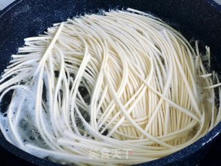 紫菜素汤面的做法步骤：4