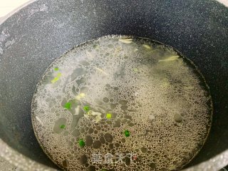 紫菜素汤面的做法步骤：6