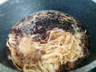 紫菜素汤面的做法步骤：9