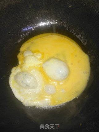 木耳炒鸡蛋的做法步骤：3