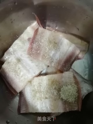 香煎比目鱼的做法步骤：2