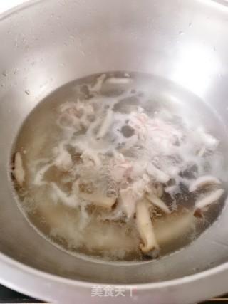 虫草花肉丝面的做法步骤：5