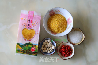 莲子小米粥的做法步骤：1