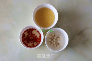 莲子小米粥的做法步骤：2
