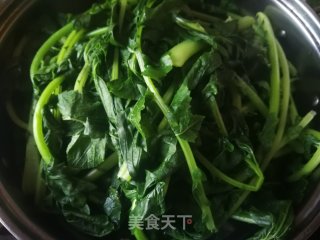 萝卜缨香菇粉条包的做法步骤：5