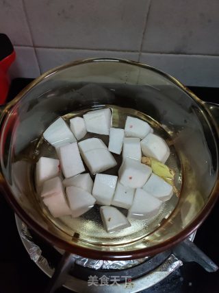 萝卜烧牛腩的做法步骤：2