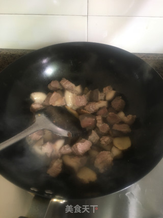 咖喱牛腩的做法步骤：4