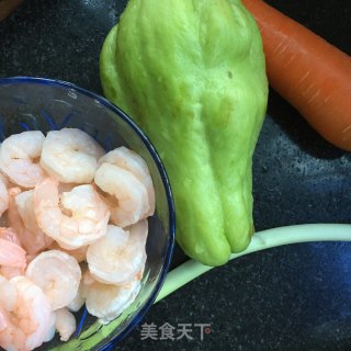佛手瓜炒虾仁的做法步骤：1