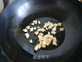 核桃鸡丁的做法步骤：4