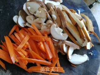 鸡丁蔬菜炒粉条的做法步骤：4