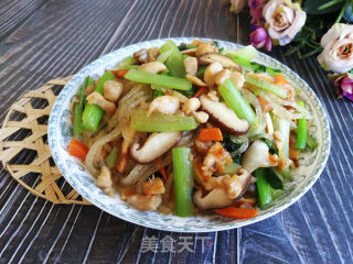 鸡丁蔬菜炒粉条的做法步骤：10
