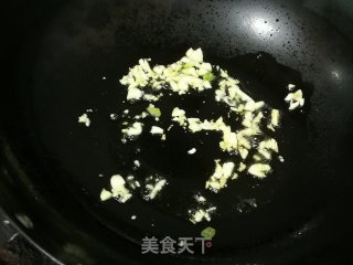 虾皮炒萝卜缨的做法步骤：3