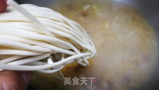浓汤海鲜面的做法步骤：8