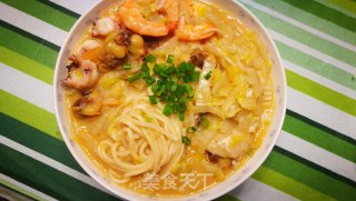 浓汤海鲜面的做法步骤：11