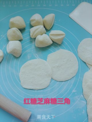 红糖芝麻糖三角的做法步骤：10