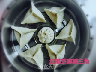 红糖芝麻糖三角的做法步骤：11