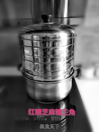 红糖芝麻糖三角的做法步骤：12