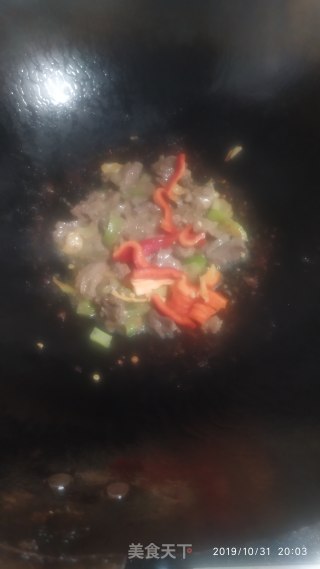 鸭肉炒土芹的做法步骤：4