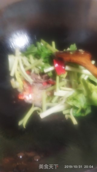 鸭肉炒土芹的做法步骤：5