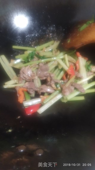 鸭肉炒土芹的做法步骤：7