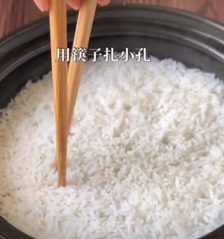 腊肠煲仔饭的做法步骤：3