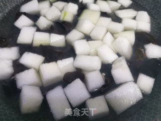 冬瓜木耳汤的做法步骤：1