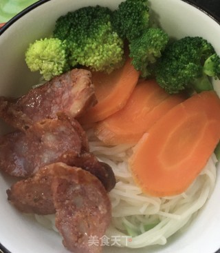 “热汤面”腊肠时蔬面的做法步骤：22