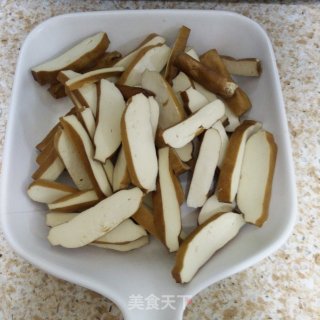 西芹炒豆干的做法步骤：2