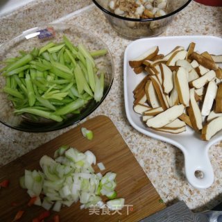 西芹炒豆干的做法步骤：3