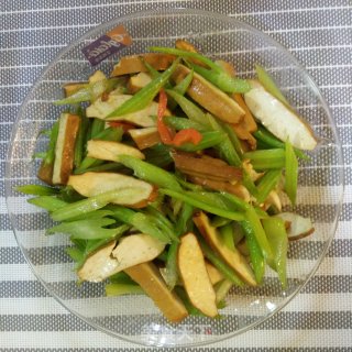 西芹炒豆干的做法步骤：9
