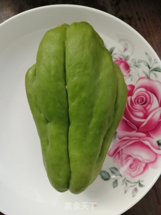 蒜香佛手瓜的做法步骤：1