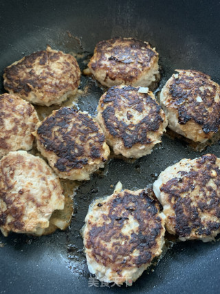 煎肉饼的做法步骤：11