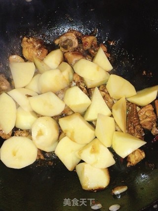 土豆炖鸡腿的做法步骤：6