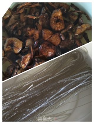 小鸡炖榛蘑的做法步骤：2