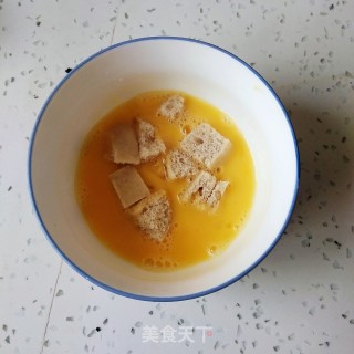 炒窝窝头的做法步骤：2