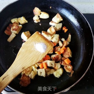 炒窝窝头的做法步骤：4