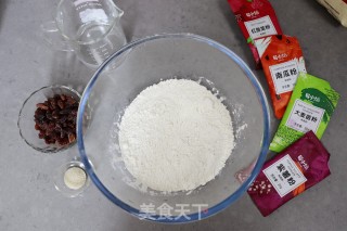 葡萄干多彩馒头的做法步骤：1