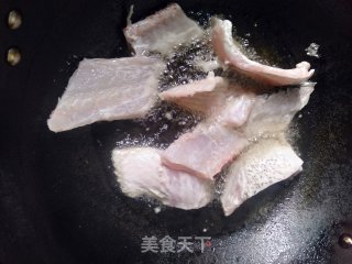 凉粉红烧鱼的做法步骤：2