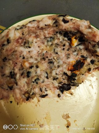 胡萝卜大白菜肉末炖意大利面，名称超级长，入味好吃美味，加入胡萝卜味道很好！用半个小时炖至汤汁好喝！的做法步骤：3