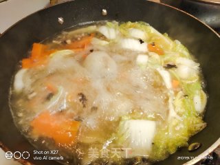 胡萝卜大白菜肉末炖意大利面，名称超级长，入味好吃美味，加入胡萝卜味道很好！用半个小时炖至汤汁好喝！的做法步骤：8