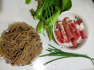 羊肉杂面汤的做法步骤：1