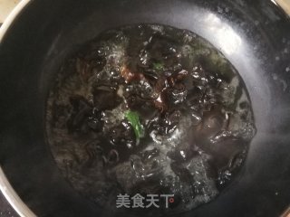 浇汁小白菜木耳的做法步骤：4
