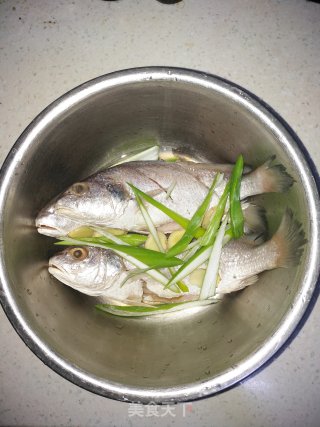 香煎小黄花鱼的做法步骤：2